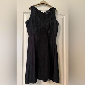 Black dress w/ lining. 85% silk, 15% nylon. Side zipper.